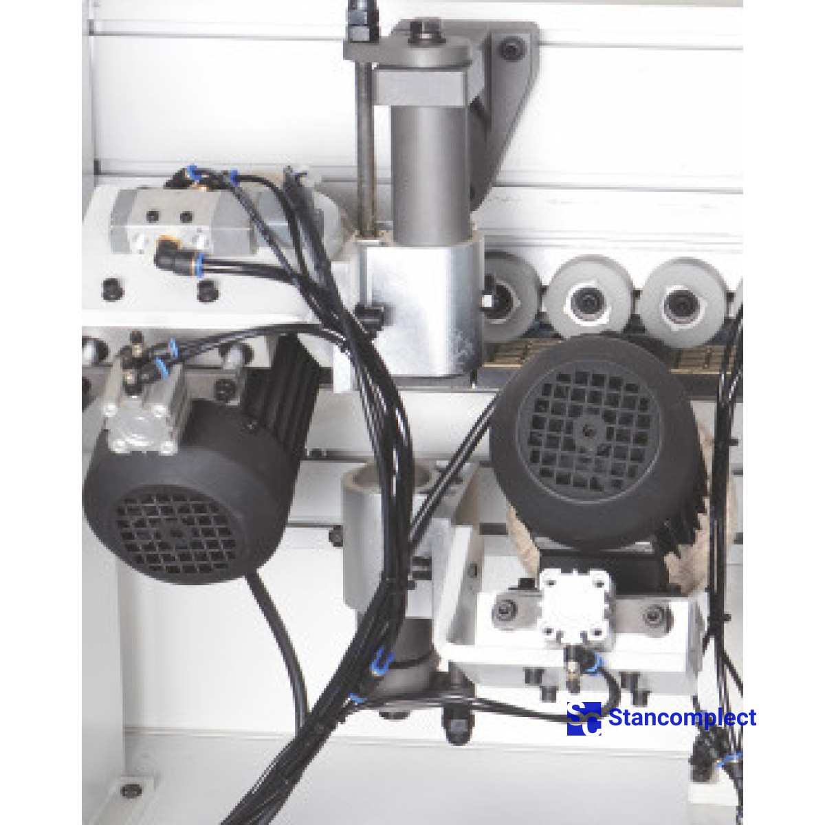 Кромкооблицовочный станок KDT KE-396JB для скошенных панелей